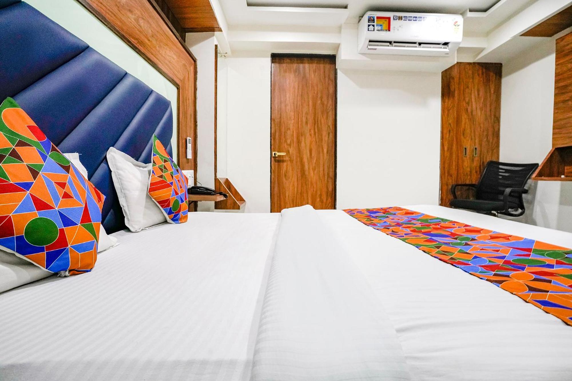 Fabexpress Royal Bird Otel Amhedabad Dış mekan fotoğraf